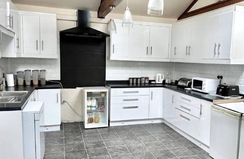 Gloucester House | Ensuite superking bed room