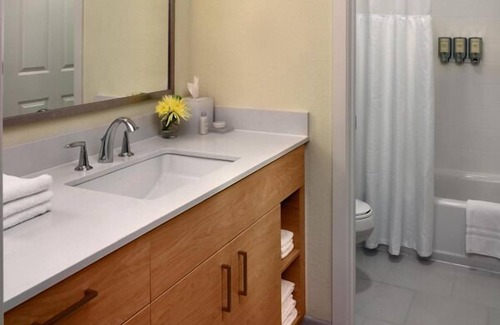 Andover Resort | Ensuring a Very Comfortable & Memorable Stay! Free Breakfast, Pet-Friendly, Pool