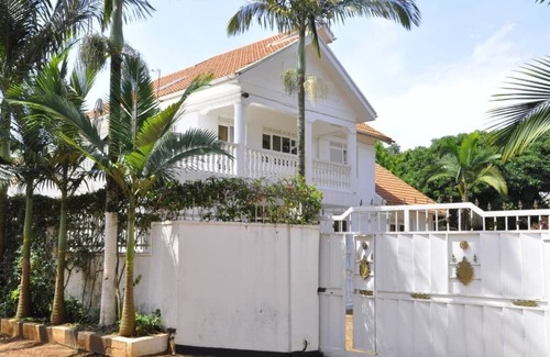 Entebbe Villa | Entebbe's Premier Vacation Home—Sleeps 14+ with Lake Victoria view
