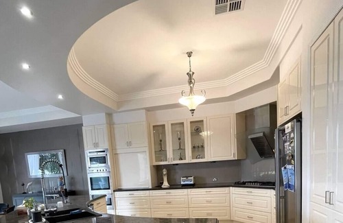 Wynnum North House | Entertain Every Family Member!