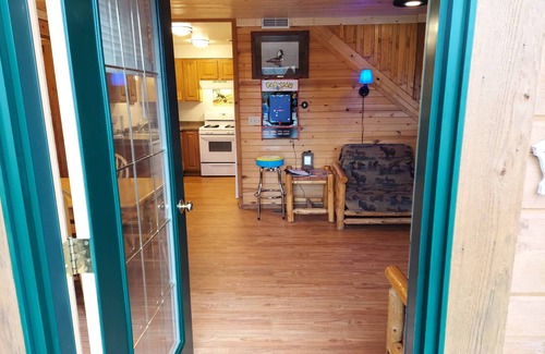 Warrens Cabin | Entertainment Cabin: Great for Gaming, Sporting Events