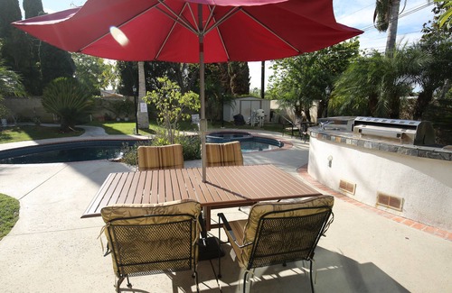 North Tustin House | Entertainment home w/swimming pool, 15 min to Disneyland, beaches