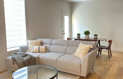 Clairmont House | Entire Home-Self Check-In & WIFI