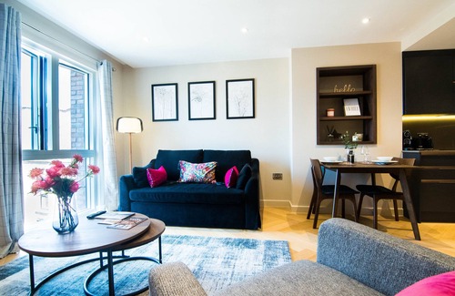 York Apartment | Entire 1 Bed - King's 39 - Hudson Quarter