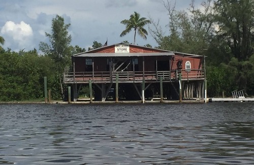 Chokoloskee House | Entire 2 Bedroom Fishing Trailer on island, use of Boat Dock , marina, and WIFI