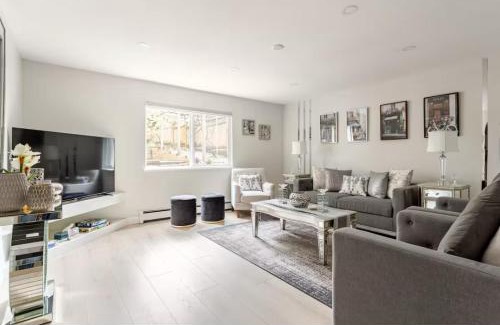 Burke Mountain House | Entire 2 Bedrooms 2 bathrooms private suite in Coquitlam
