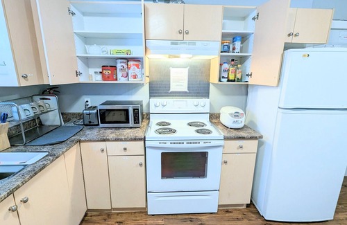 Fleetwood House | Entire 2BR Forest Home