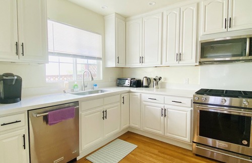 San Bruno House | Entire 3 Bedroom 2 Bath house for 6 people Near SFO/SF/Bay Area Convenient Sweet