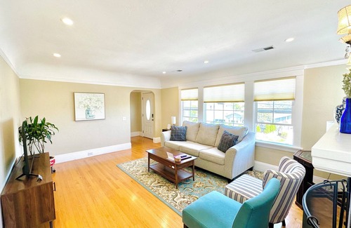 San Bruno House | Entire 3 Bedroom 2 Bath house for 6 people Near SFO/SF/Bay Area Convenient Sweet