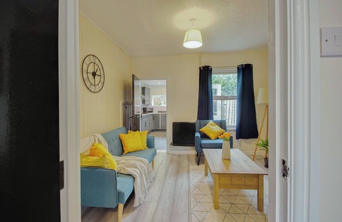 Gloucester House | Entire 3 bedroom house in Gloucester city.