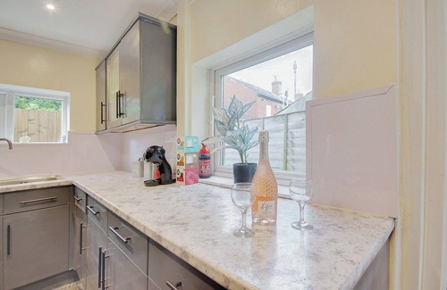 Gloucester House | Entire 3 bedroom house in Gloucester city.