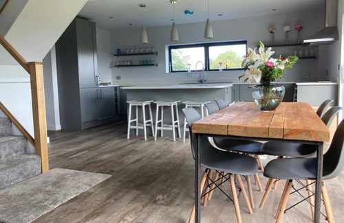 Little Bollington House | Entire 3 bedroom newly converted coach house and garden, awesome views, pub.