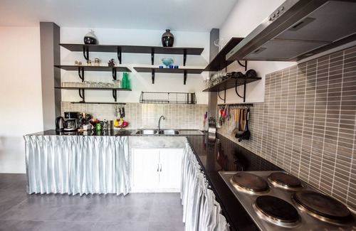 Chiang Mai Villa | Entire 3 villas combined 7BR/Free breakfast/5 kms from airport-city .