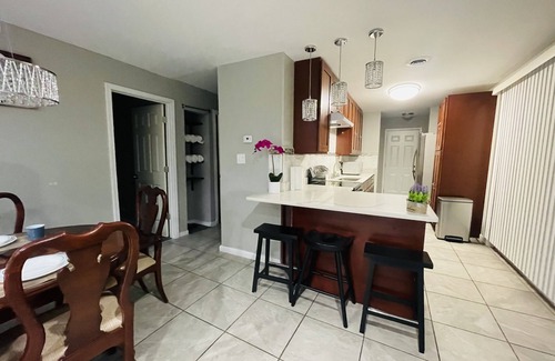 Harvey House | Entire 3bd home Comfortable Private