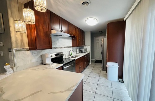 Harvey House | Entire 3bd home Comfortable Private