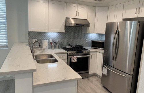 Mid Central Condo | Entire 3Bds 3Ba Condo with private parking in Prime Pasadena
