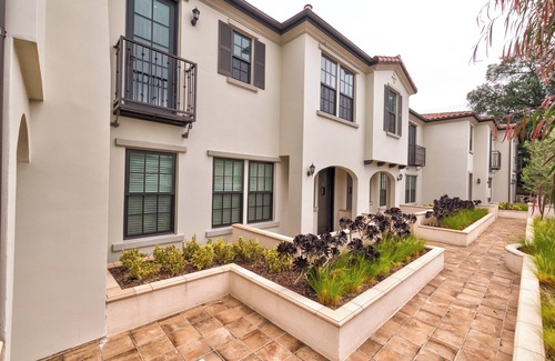 Mid Central Condo | Entire 3Bds 3Ba Condo with private parking in Prime Pasadena