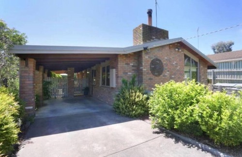 Clifton Springs House | Entire 3BR House/Bay Shore Retreat