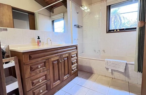 Clifton Springs House | Entire 3BR House/Bay Shore Retreat