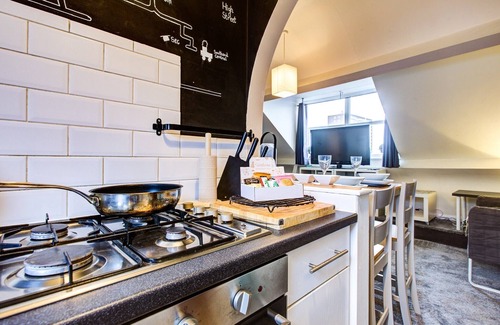 Westcliff-on-Sea Apartment | Entire Artistic Open-Apartment by trains/airport