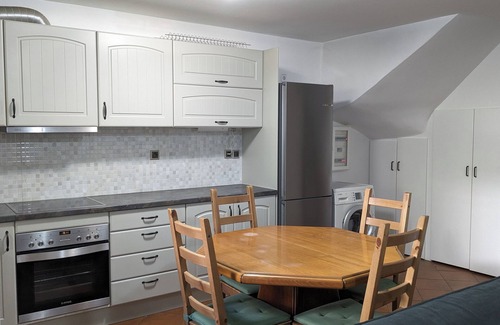 Vrilissia Apartment | Entire basement flat with garden
