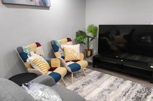 Transcona House | Entire Basement Suite with Private Entrance
