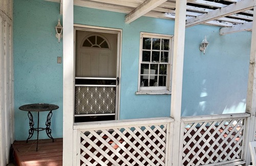 The Flats Cottage | Entire Beverly Hills Guest House