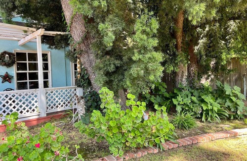 The Flats Cottage | Entire Beverly Hills Guest House