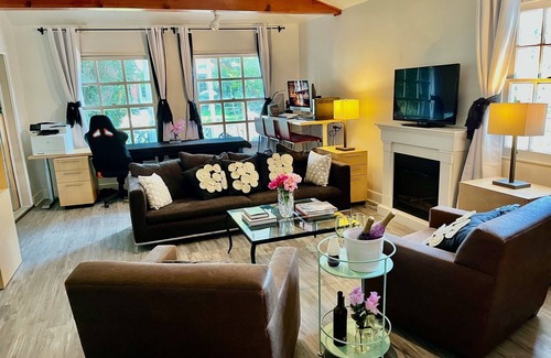 The Flats Cottage | Entire Beverly Hills Guest House