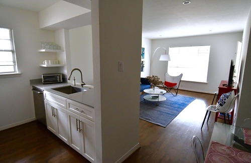 Oak Lawn Apartment | Entire Bldg 4 Individual apts (1 BR/1BA x4) Parking| Oaklawn/HP/Uptown| sleep 12