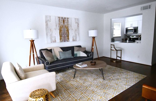Oak Lawn Apartment | Entire Bldg 4 Individual apts (1 BR/1BA x4) Parking| Oaklawn/HP/Uptown| sleep 12