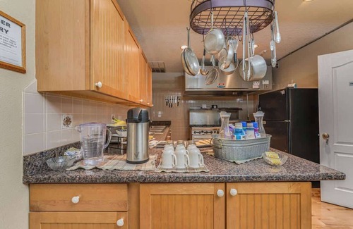 Chassahowitzka Bed & Breakfast | Entire Boutique Hotel.walking distance to river