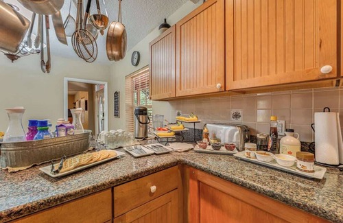 Chassahowitzka Bed & Breakfast | Entire Boutique Hotel.walking distance to river