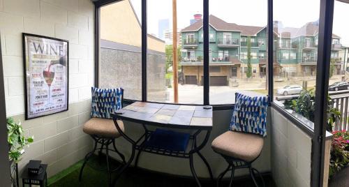 Beltline Apartment | Entire Condo Downtown, walk to BMO & Stampede, Parking, 1,5 hrs to Banff