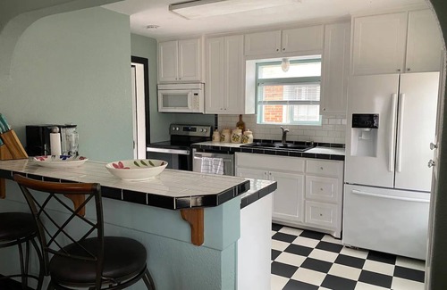 Tyler Cottage | Entire Cozy Cottage Historical Tyler Azalea District