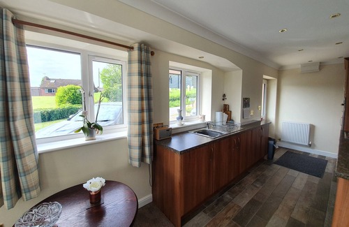 South Ferriby House | Entire Detached Cottage in Stunning Rural Village