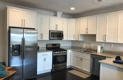 Park View Apartment | Entire Extra Large Luxury 3 Bedrooms Condo