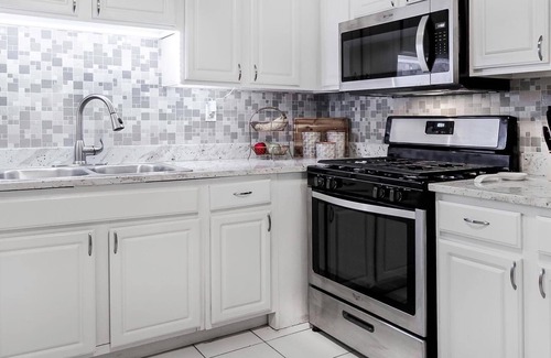 Mundelein Condo | Entire family friendly condo close to Naval Base, Vernon Hills, & Libertyville.