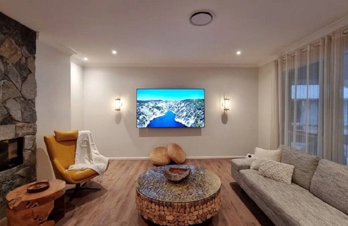Wongawallan House | Entire family & wedding accommodation Gold Coast