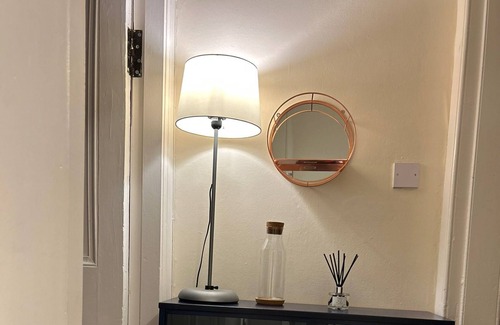 Falkirk Apartment | Entire Flat-Central Scotland (Falkirk)| Self-Checkin |Pet-friendly with parking