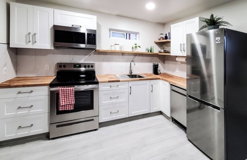 Kaslo Cottage | Entire Guest House in Central location
