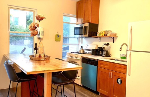 Quincy House | ENTIRE HOME 🏡 30mins to everywhere Boston