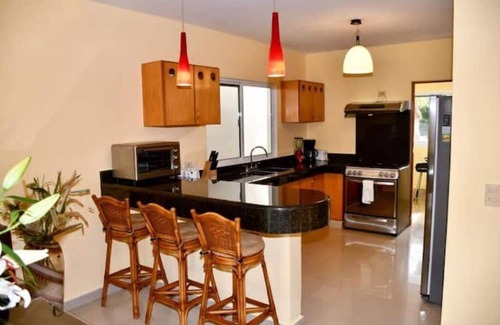 Villa Juarez House | Entire Home. 4 Bedroom Villa/close to beach/pool/200 mbps
