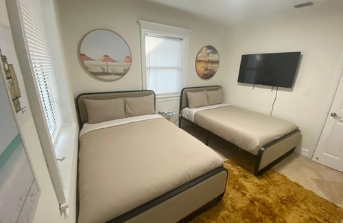 Biscayne Park Hotel | Entire Home in Biscayne Park