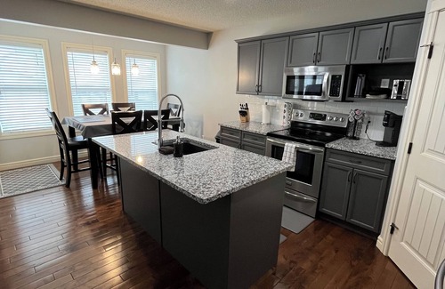 Sherwood Park House | Entire Home! In Sherwood Park ft. 3 bdrms, 4 baths!