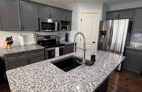 Sherwood Park House | Entire Home! In Sherwood Park ft. 3 bdrms, 4 baths!