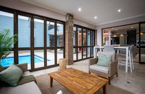 Sheffield Beach Villa | Entire Home in Sheffield Beach