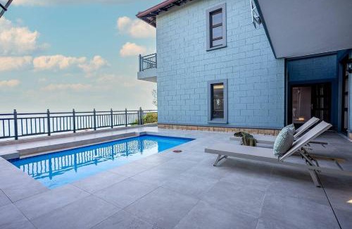 Sheffield Beach Villa | Entire Home in Sheffield Beach