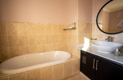 Sheffield Beach Villa | Entire Home in Sheffield Beach