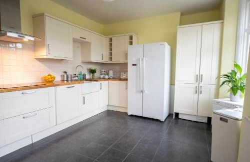 Streatham Apartment | Entire home in Streatham with lovely views & ultra fast Wi-Fi